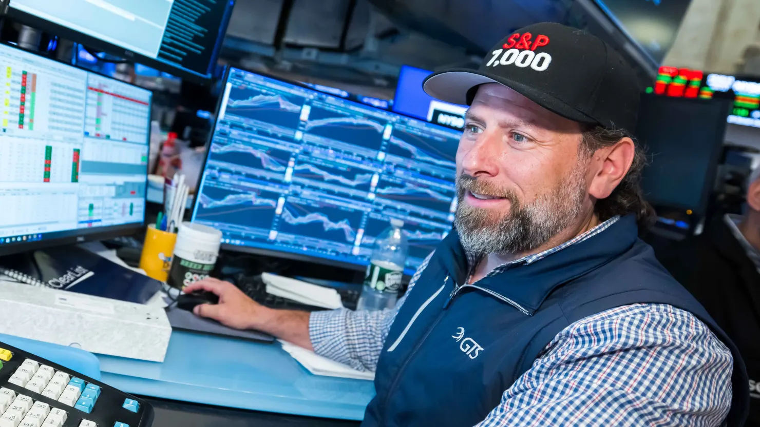 NYSE trading floor celebration — traders, screens
